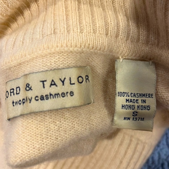 100% Cashmere Turtleneck - Picture 2 of 6